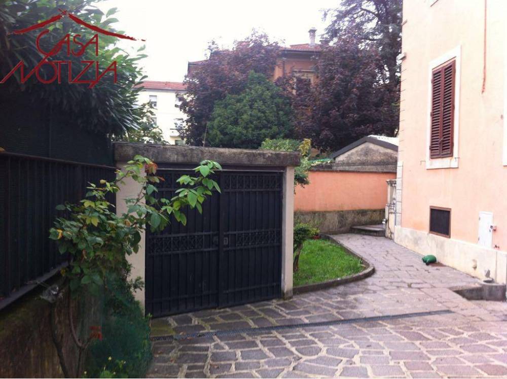 casa indipendente in vendita a Lucca in zona Centro Città