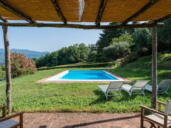 casa indipendente in vendita a Lucca in zona Carignano