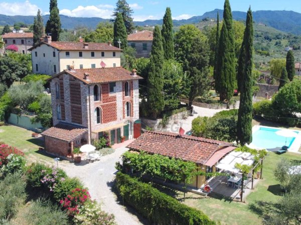 casa indipendente in vendita a Lucca in zona Torre