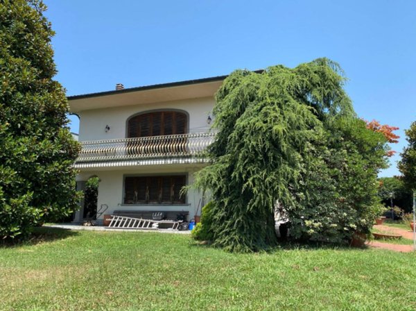 casa indipendente in vendita a Lucca in zona Centro Città