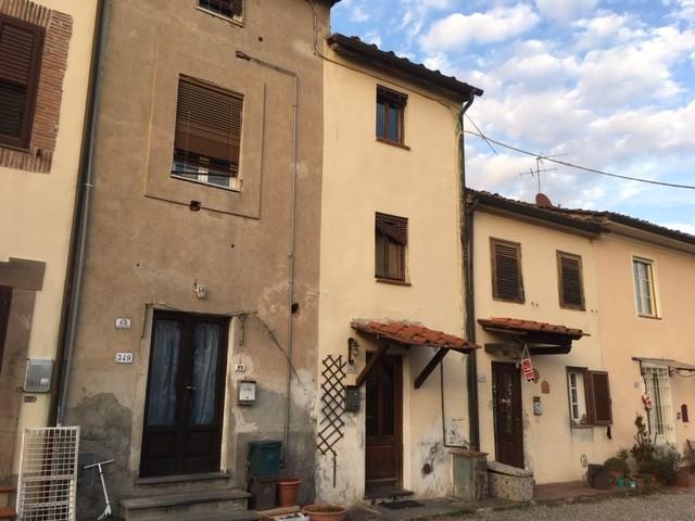 casa indipendente in vendita a Lucca in zona San Macario in Piano
