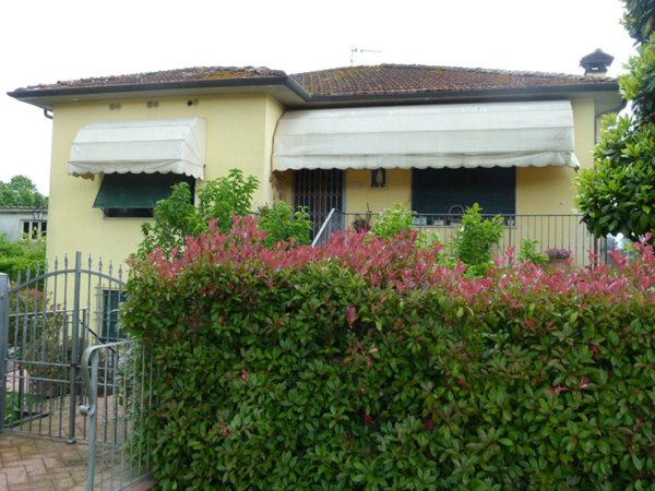 casa indipendente in vendita a Lucca in zona Ponte San Pietro