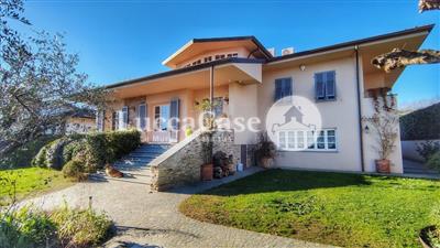 casa indipendente in vendita a Lucca in zona Monte San Quirico