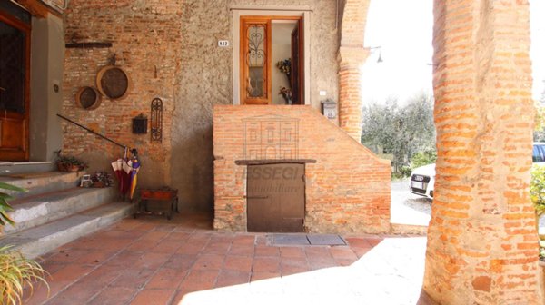 casa indipendente in vendita a Lucca in zona Cerasomma