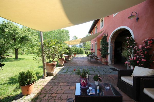 casa indipendente in vendita a Lucca in zona Vallebuia