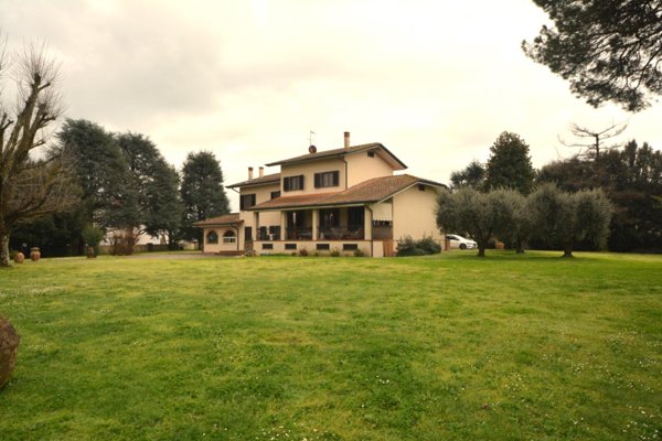 casa indipendente in vendita a Lucca in zona Picciorana