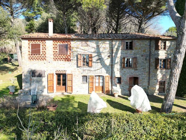 casa indipendente in vendita a Lucca in zona Mastiano
