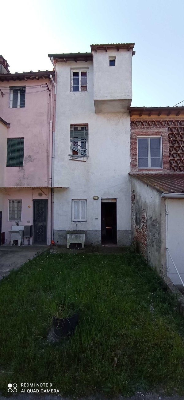 bifamiliare in vendita a Lucca in zona zona SS. Annunziata