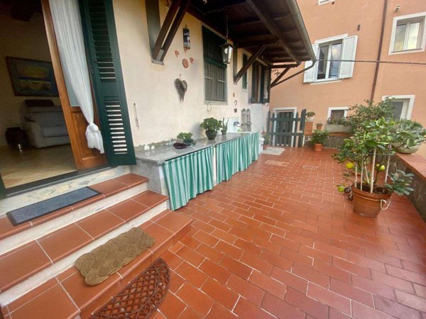 villa in vendita a Lucca in zona Centro Città