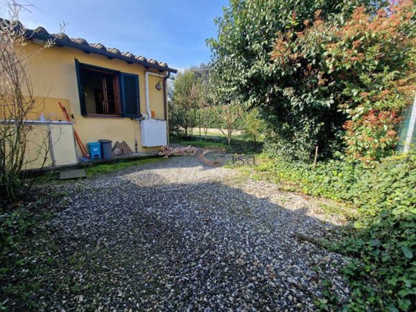 casa indipendente in vendita a Lucca in zona Massa Pisana