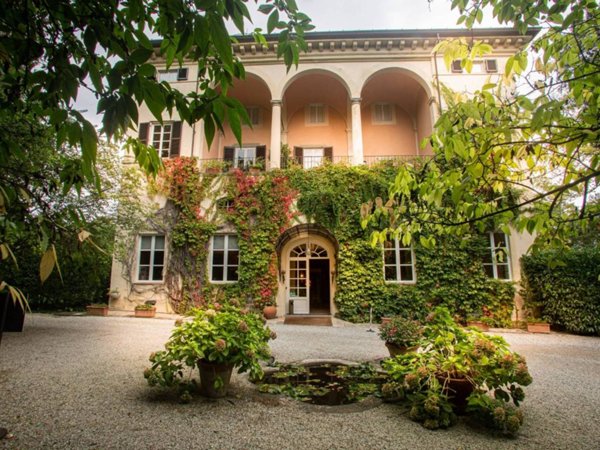 casa indipendente in vendita a Lucca in zona Centro Città