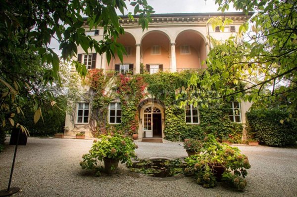 negozio in vendita a Lucca in zona Centro Città