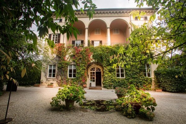 casa indipendente in vendita a Lucca in zona Centro Città