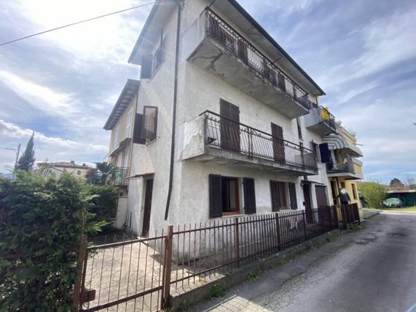 casa indipendente in vendita a Lucca in zona Pontetetto