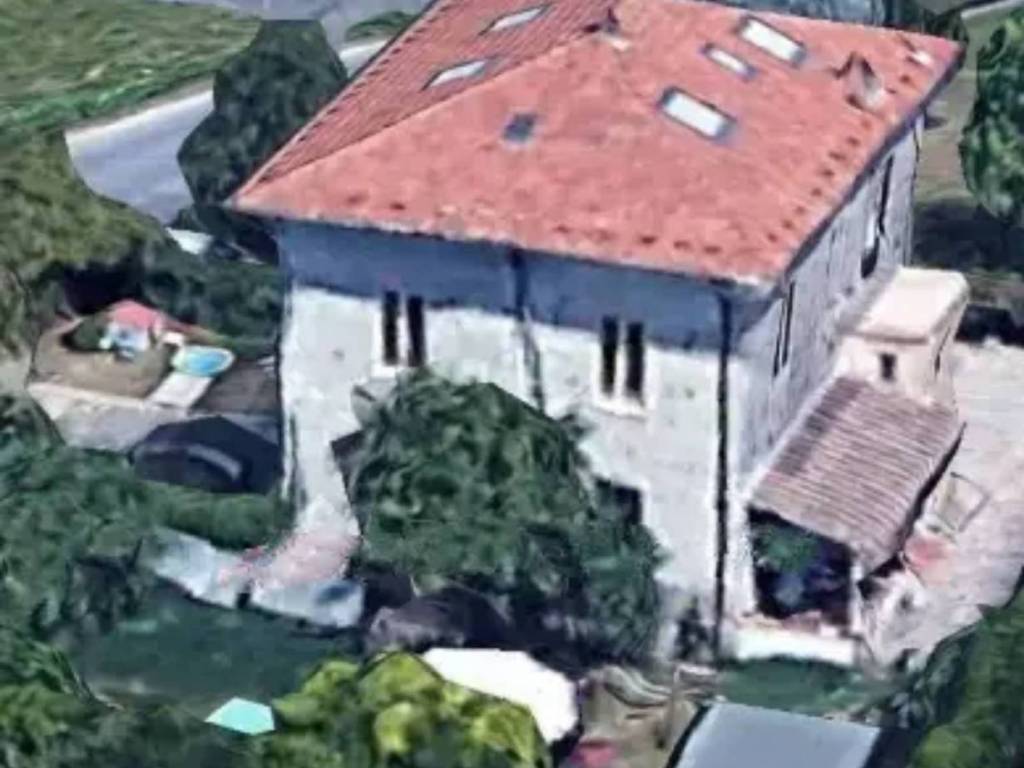 casa indipendente in vendita a Lucca in zona Nozzano