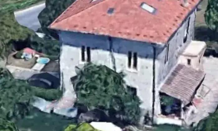 casa indipendente in vendita a Lucca in zona Nozzano