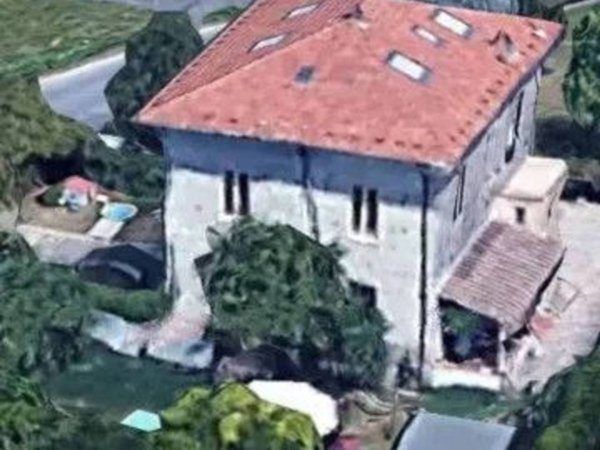 casa indipendente in vendita a Lucca in zona Nozzano
