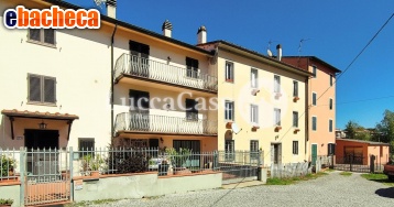 casa indipendente in vendita a Lucca in zona Montuolo