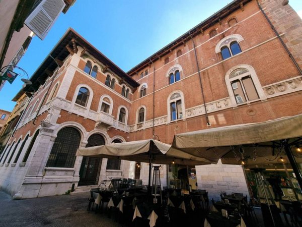 intera palazzina in vendita a Lucca in zona Centro Città