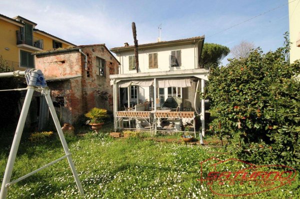 casa indipendente in vendita a Lucca in zona Centro Città