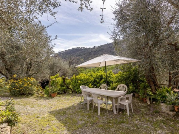 casa indipendente in vendita a Lucca in zona Palmata