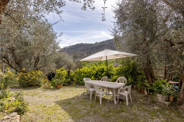 casa indipendente in vendita a Lucca in zona Mastiano