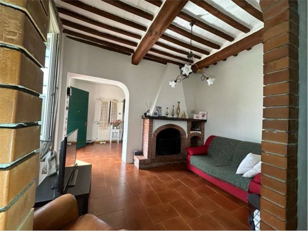 casa indipendente in vendita a Lucca in zona zona Sorbano