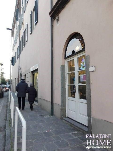 locale commerciale in vendita a Lucca in zona Centro Città