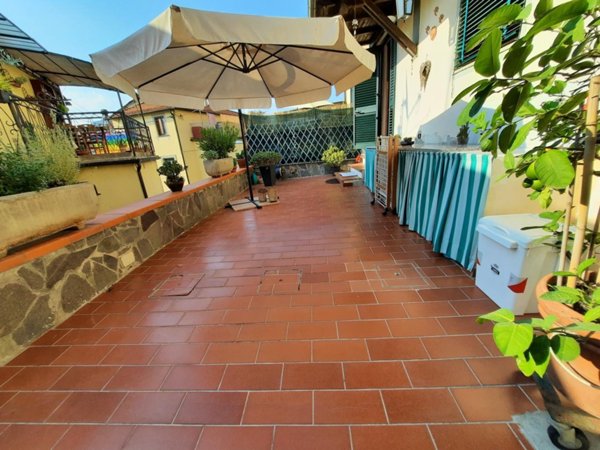 casa indipendente in vendita a Lucca in zona Nozzano