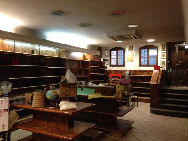 locale commerciale in vendita a Lucca in zona Centro Città