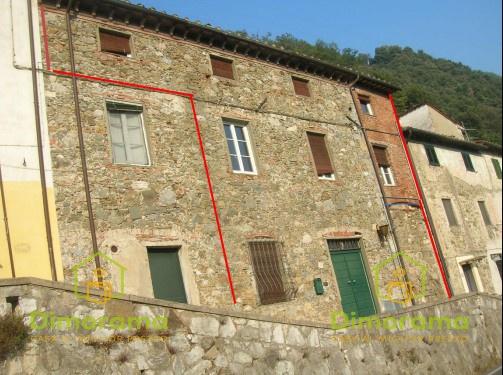 casa indipendente in vendita a Lucca in zona Vinchiana