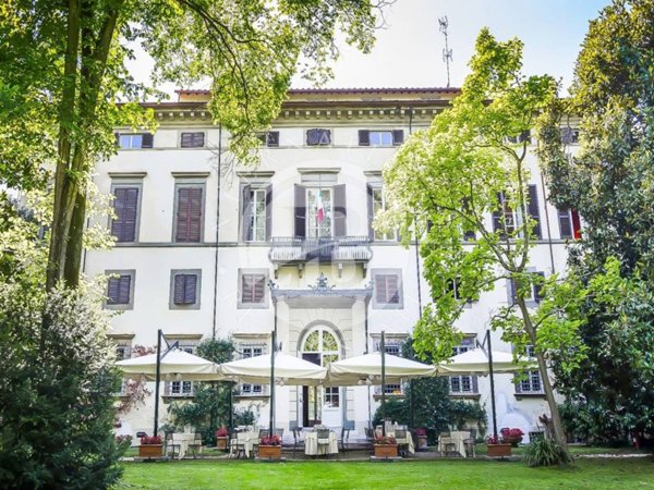 casa indipendente in vendita a Lucca in zona Massa Pisana
