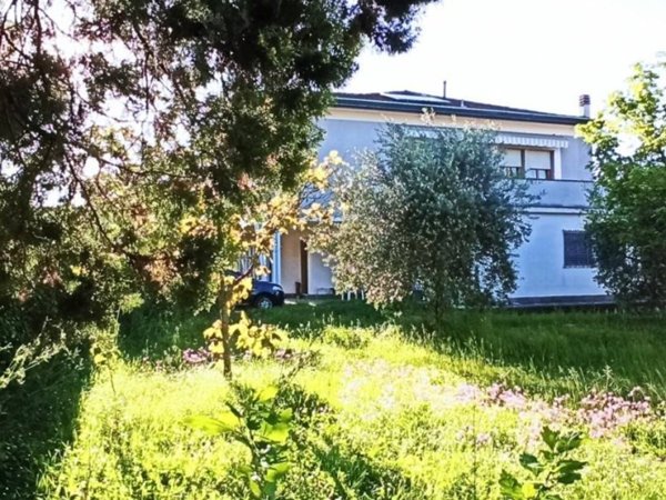 casa indipendente in vendita a Lucca in zona zona Sorbano