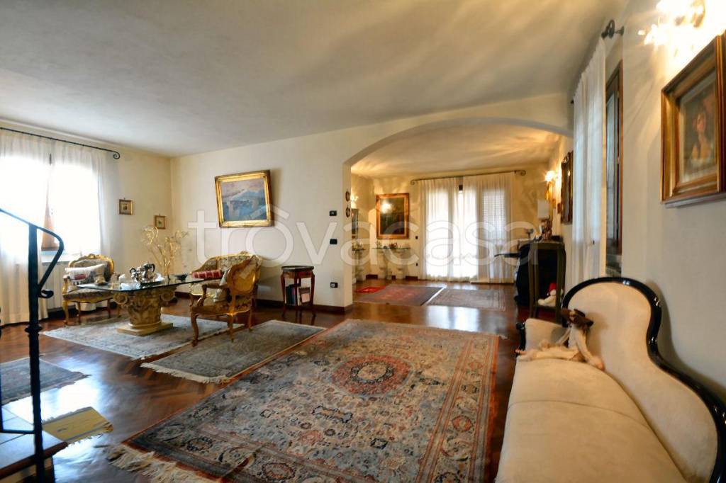 casa indipendente in vendita a Lucca in zona San Pietro a Vico