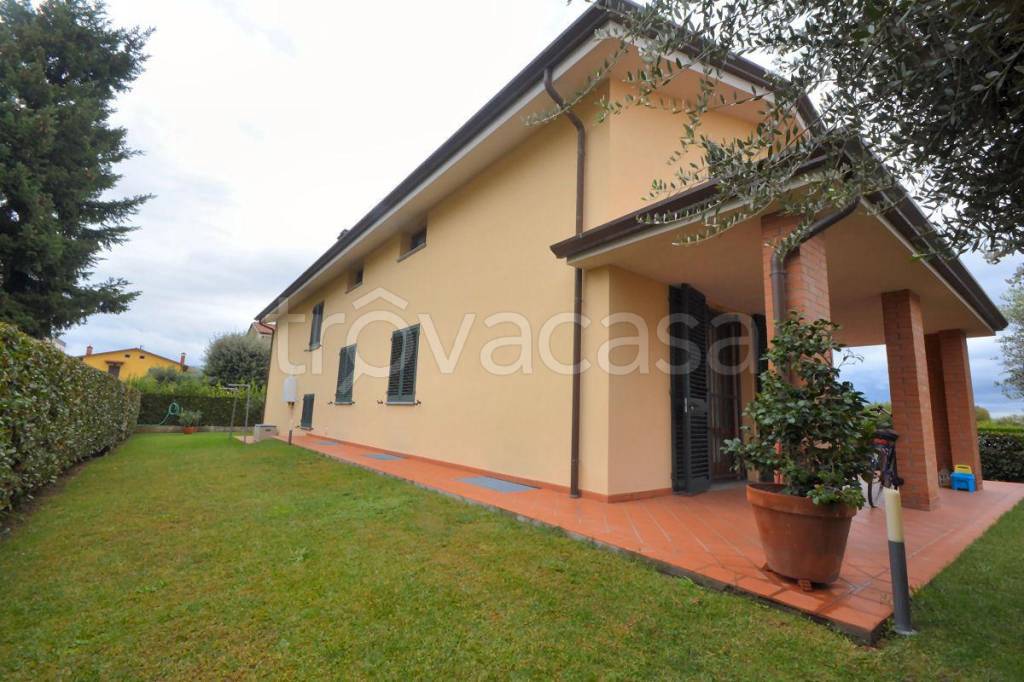 casa indipendente in vendita a Lucca in zona San Pietro a Vico