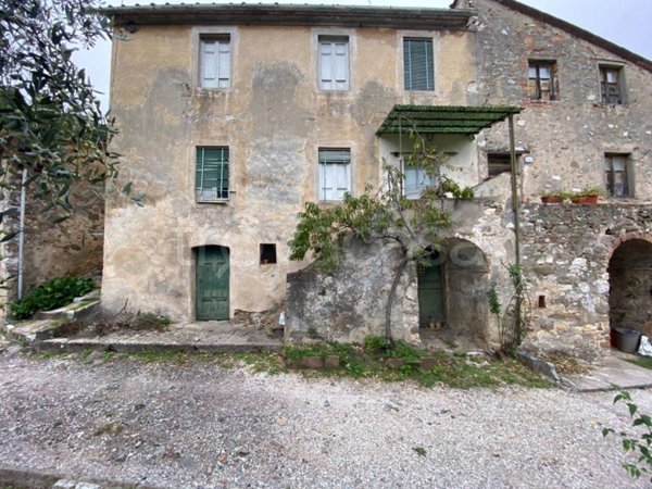 casa indipendente in vendita a Lucca in zona Piazza di Brancoli