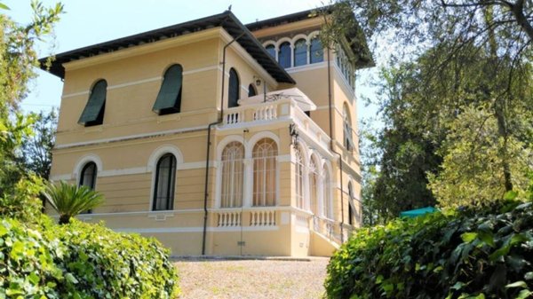 casa indipendente in vendita a Lucca in zona Chiatri