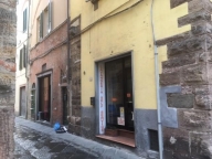 negozio in vendita a Lucca in zona Centro Città