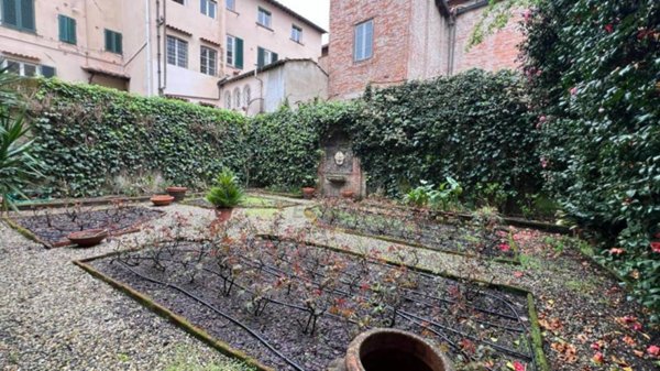 appartamento in vendita a Lucca in zona Centro Città