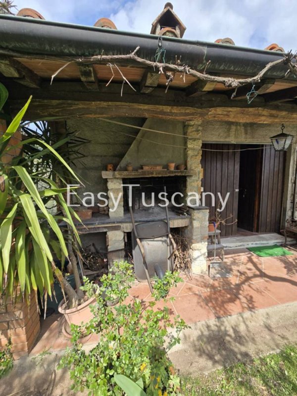 casa indipendente in vendita a Lucca in zona Maggiano