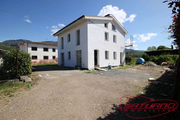 casa indipendente in vendita a Lucca