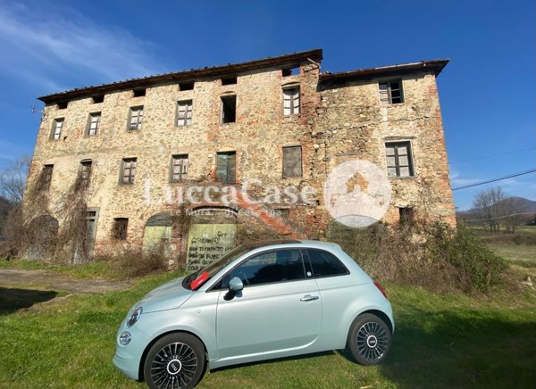 casa indipendente in vendita a Lucca