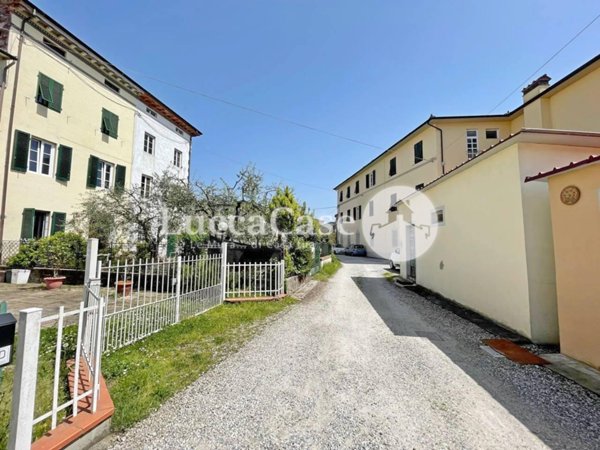 casa indipendente in vendita a Lucca in zona zona Sorbano