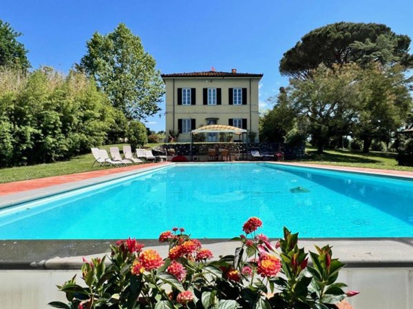 casa indipendente in vendita a Lucca in zona Mutigliano