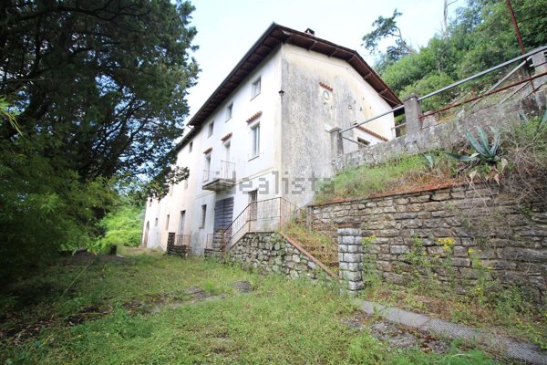 attico in vendita a Lucca in zona Piazzano