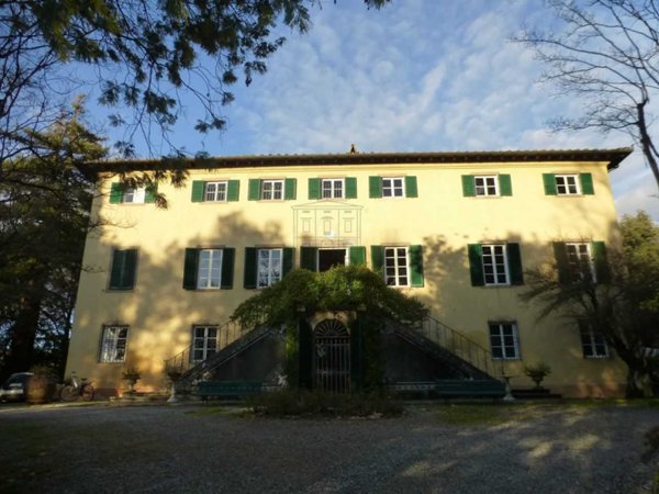 casa indipendente in vendita a Lucca in zona Centro Città