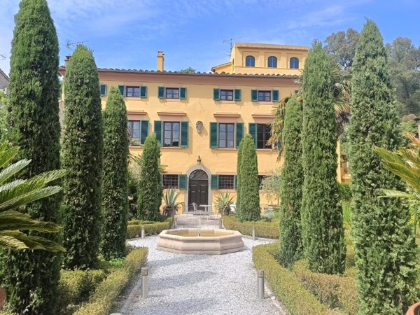 casa indipendente in vendita a Lucca in zona Centro Città