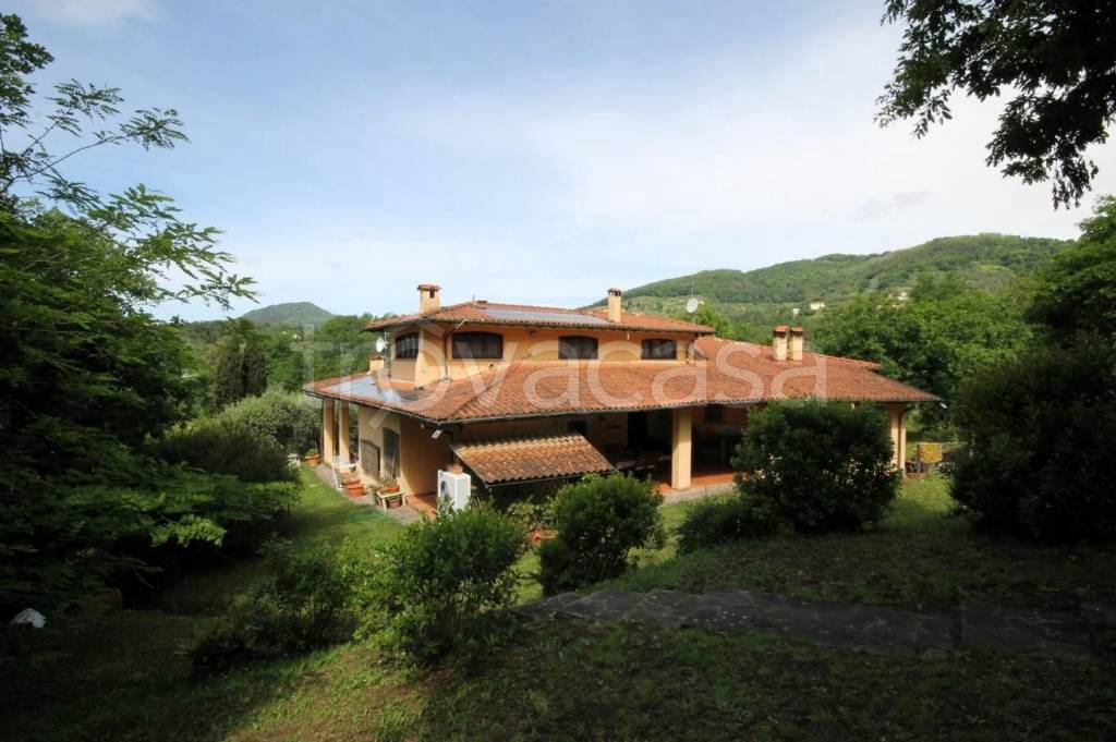 casa indipendente in vendita a Lucca in zona Monte San Quirico
