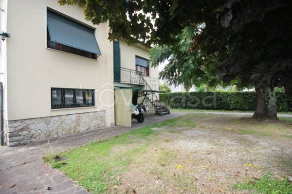 casa indipendente in vendita a Lucca in zona Vicopelago