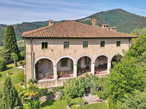 villa in vendita a Lucca in zona Mutigliano